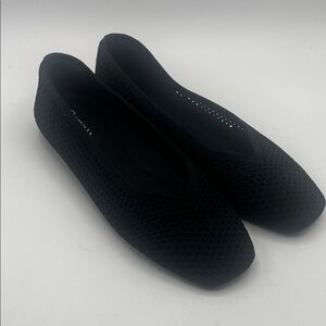 Vivaia Square toes flats